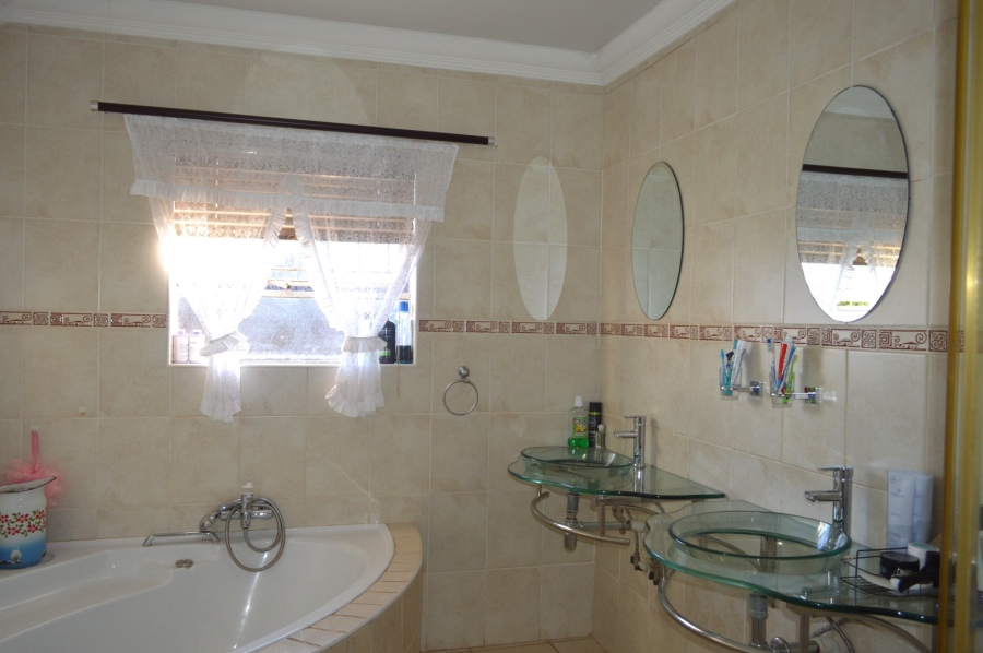 4 Bedroom Property for Sale in Doringkruin North West